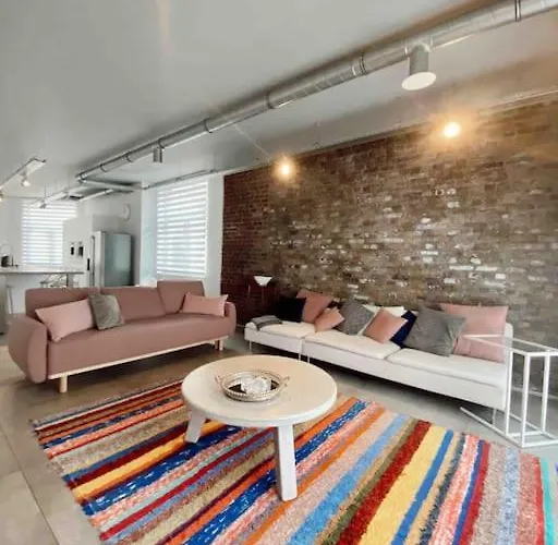 Beautiful Spacious 1 Bedroom Loft