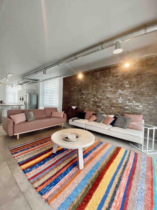 Beautiful Spacious 1 Bedroom Loft * Liege