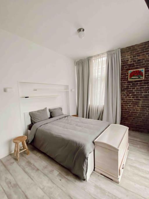Apartment Beautiful Spacious 1 Bedroom Loft *