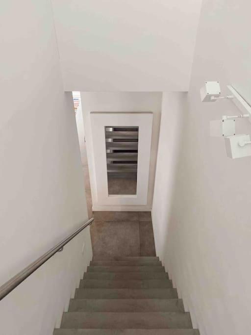 Beautiful Spacious 1 Bedroom Loft Apartment *
